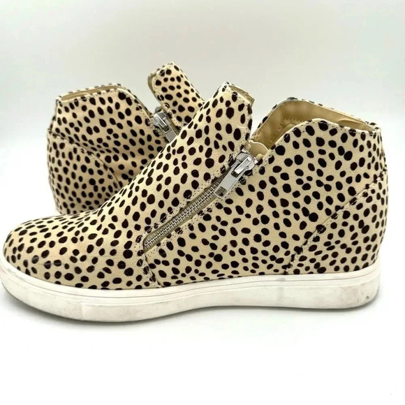 CUSHIONAIRE Hart Hidden Wedge Sneaker in Spotted Cheetah Print Women’s Size 8.5 - Picture 6 of 10